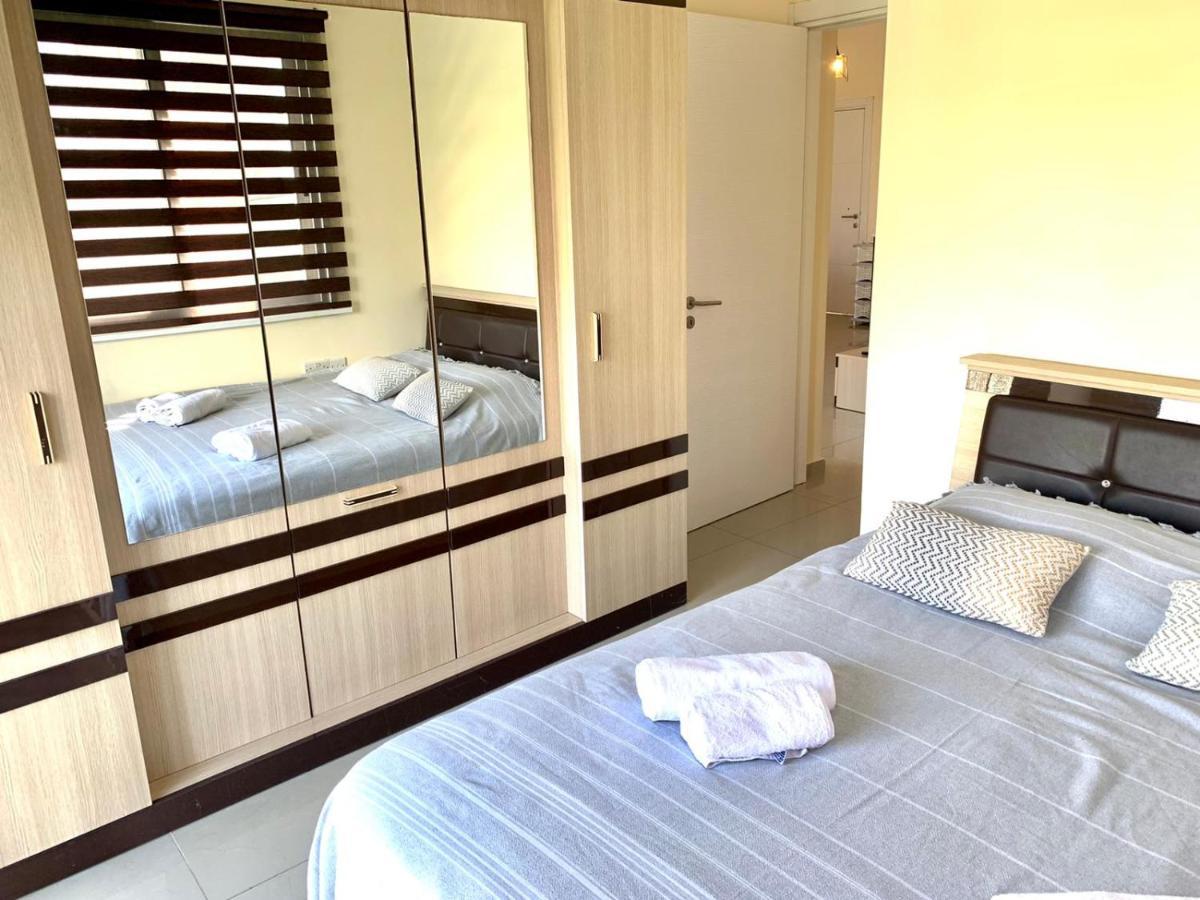 Amazing Two-Bedroom Apartment In Residence Lukomorye D1 With Private Garden Karavas  Bagian luar foto