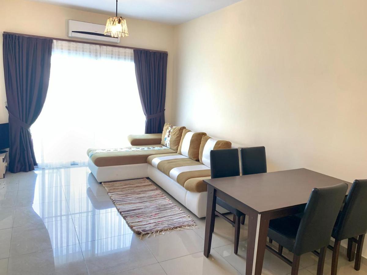 Amazing Two-Bedroom Apartment In Residence Lukomorye D1 With Private Garden Karavas  Bagian luar foto
