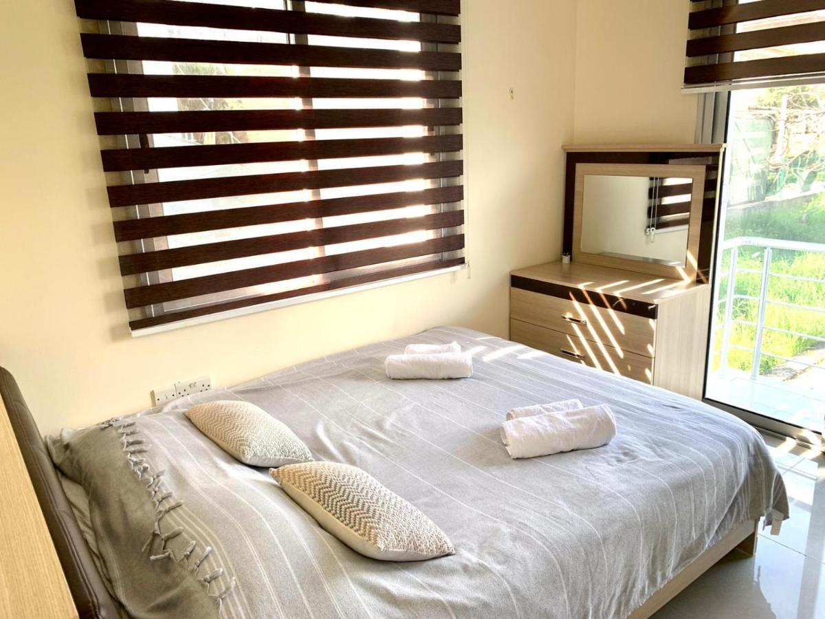 Amazing Two-Bedroom Apartment In Residence Lukomorye D1 With Private Garden Karavas  Bagian luar foto