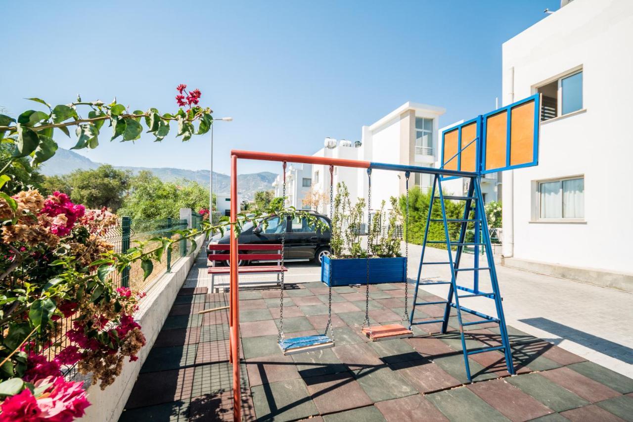 Amazing Two-Bedroom Apartment In Residence Lukomorye D1 With Private Garden Karavas  Bagian luar foto