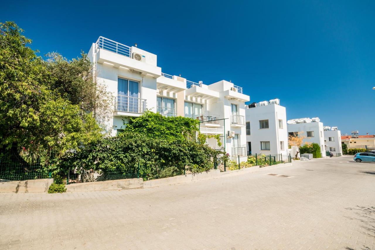 Amazing Two-Bedroom Apartment In Residence Lukomorye D1 With Private Garden Karavas  Bagian luar foto