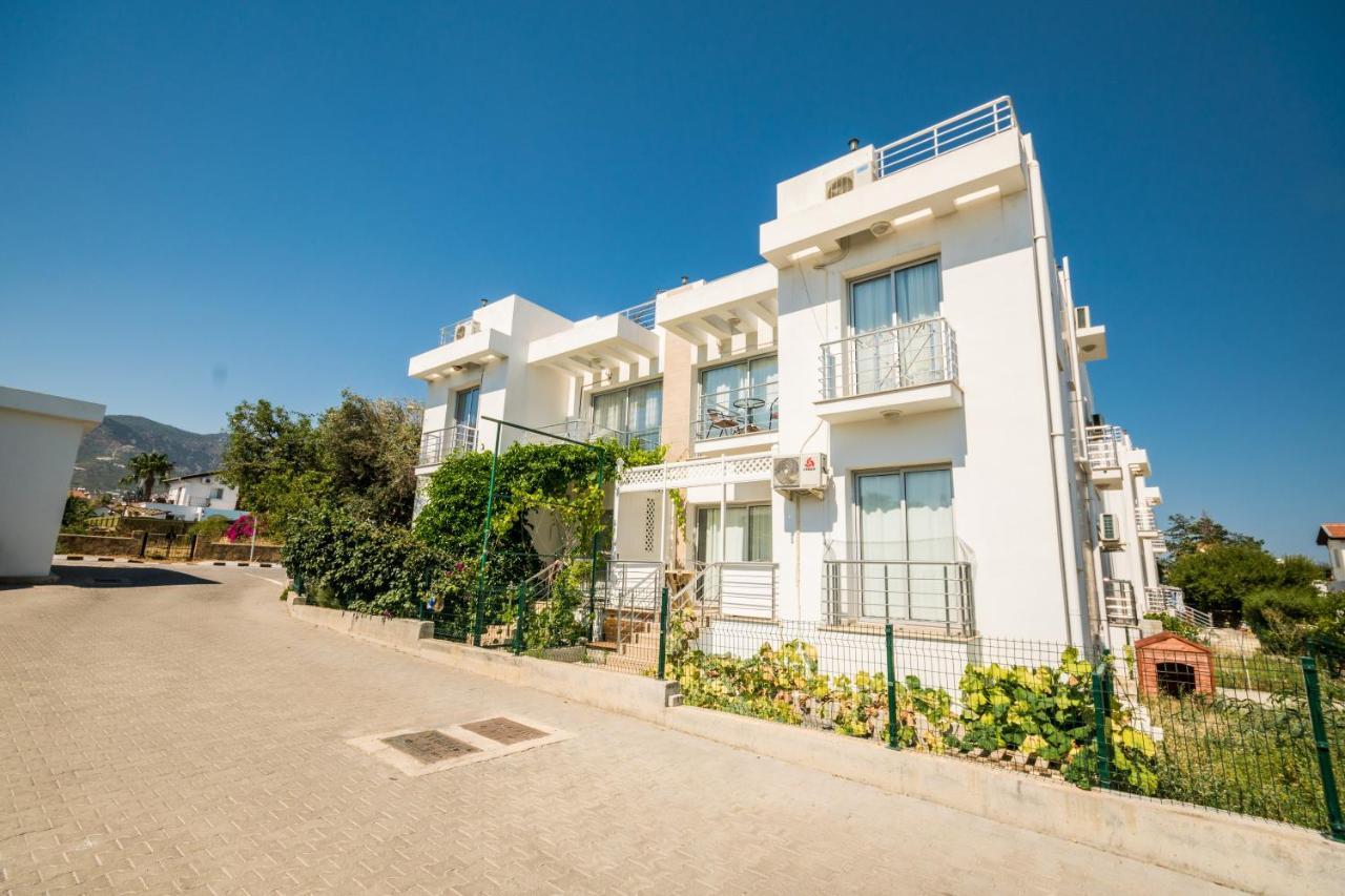 Amazing Two-Bedroom Apartment In Residence Lukomorye D1 With Private Garden Karavas  Bagian luar foto