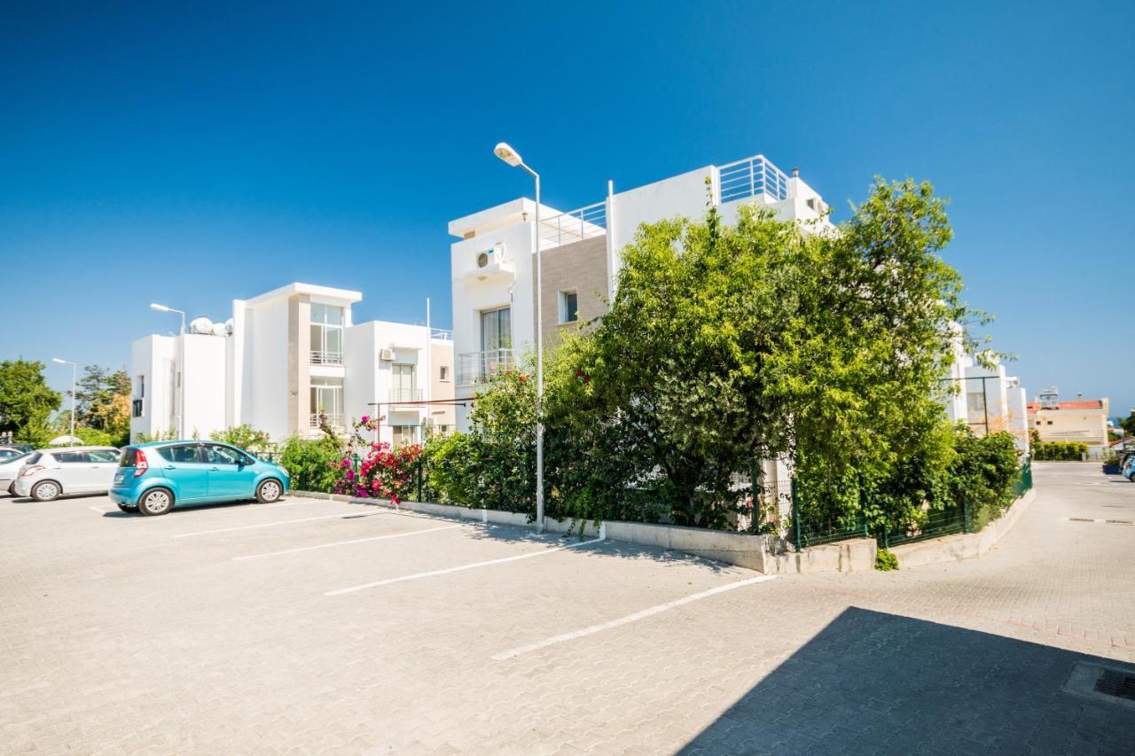 Amazing Two-Bedroom Apartment In Residence Lukomorye D1 With Private Garden Karavas  Bagian luar foto