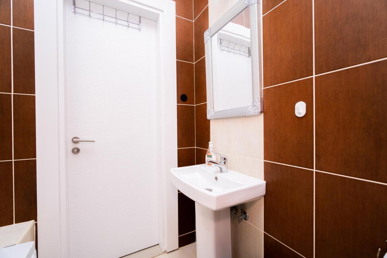 Amazing Two-Bedroom Apartment In Residence Lukomorye D1 With Private Garden Karavas  Bagian luar foto