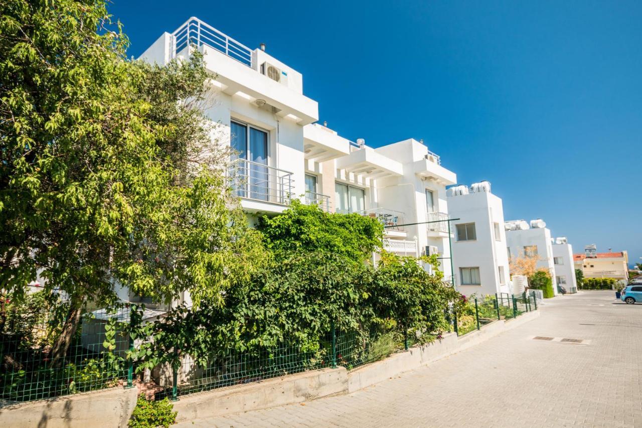 Amazing Two-Bedroom Apartment In Residence Lukomorye D1 With Private Garden Karavas  Bagian luar foto