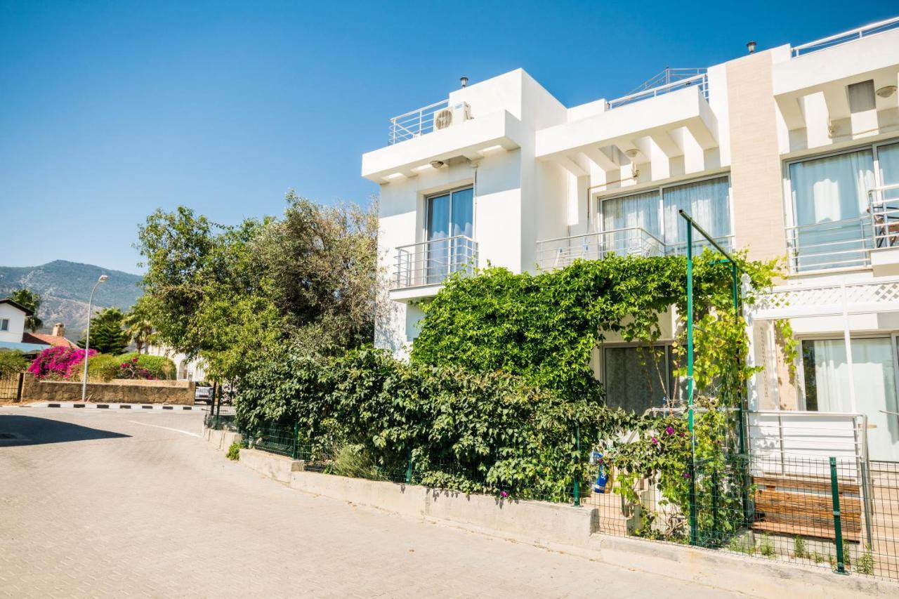 Amazing Two-Bedroom Apartment In Residence Lukomorye D1 With Private Garden Karavas  Bagian luar foto